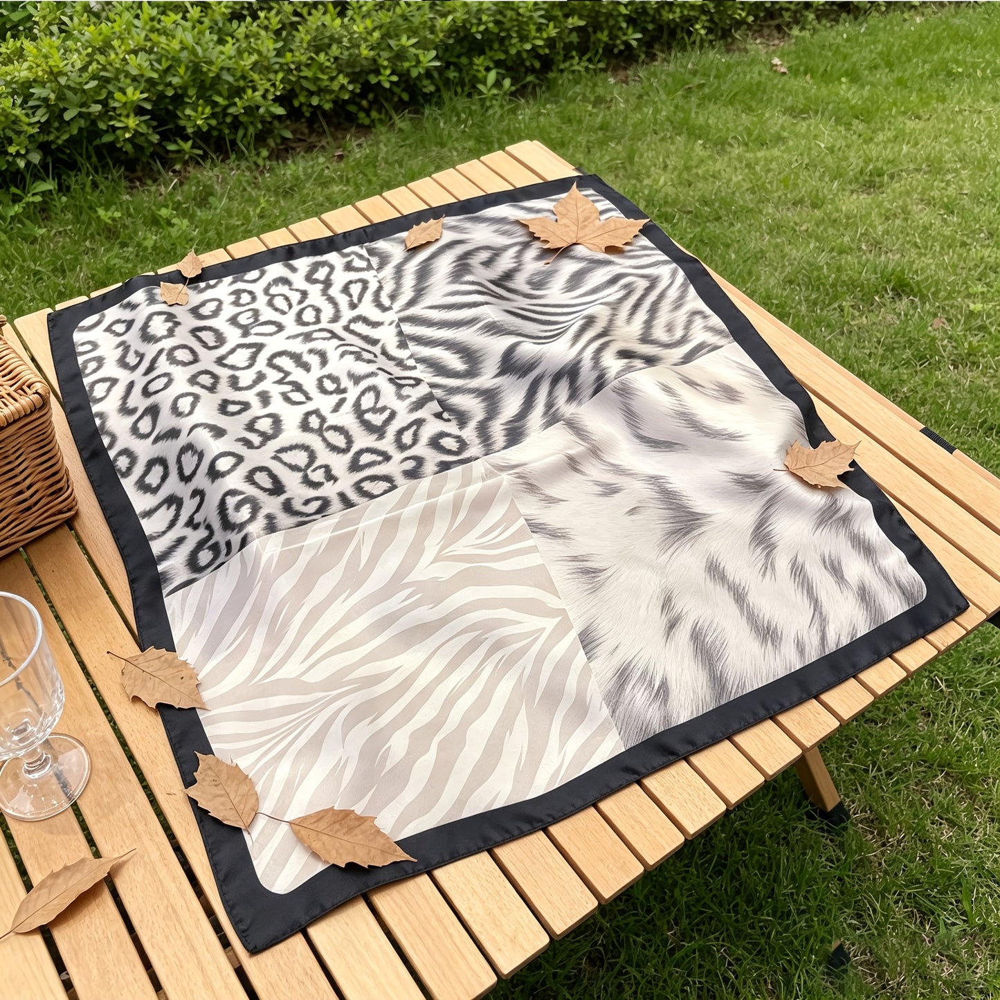 Pañuelo de Seda Negro con Leopardo Patchwork | CasaKimo Silk