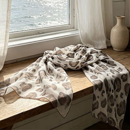 Pañuelo de Seda Beige con Leopardo Gris y Café | CasaKimo Silk