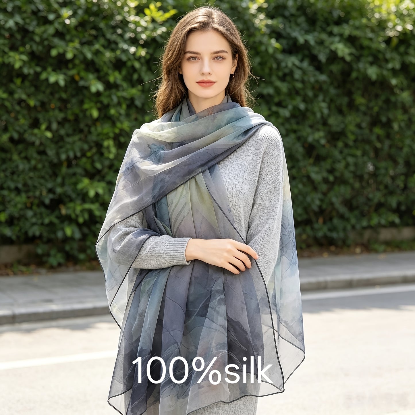 Pañuelo de Seda Gris con Flores de Loto | CasaKimo Silk